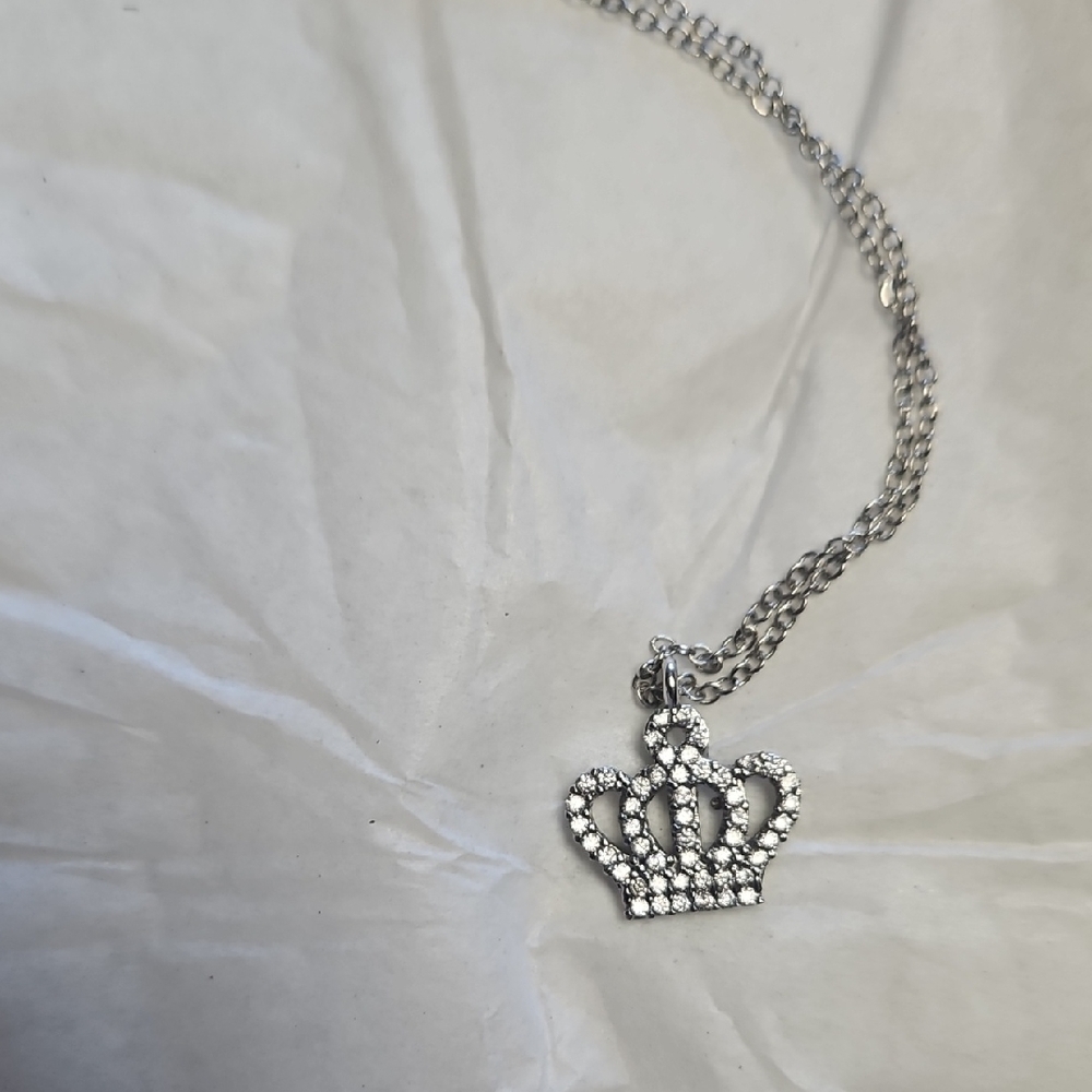 Elegant Silver Crown Pendant Necklace